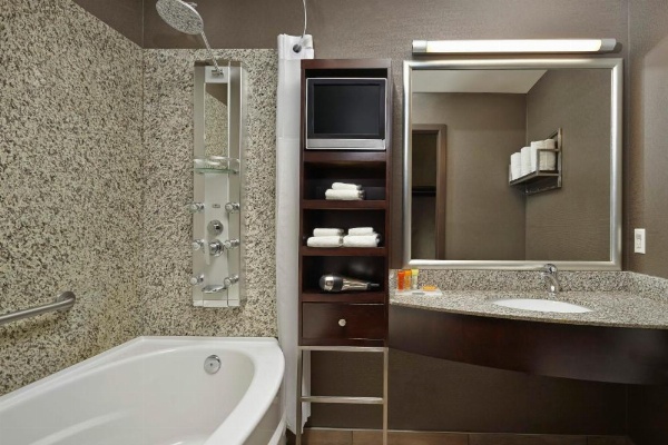 Acclaim Hotel Calgary Airport image 26