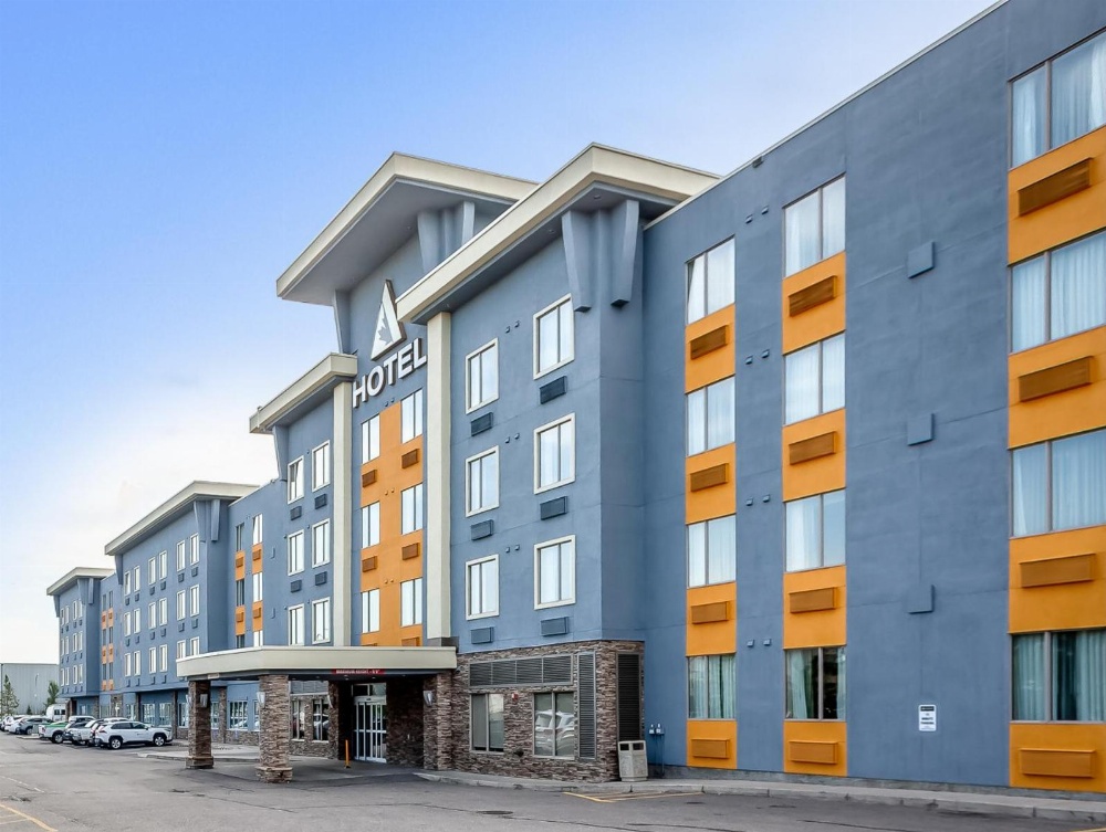 Acclaim Hotel Calgary Airport Main image