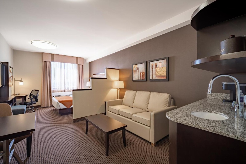 Acclaim Hotel Calgary Airport
